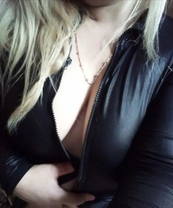 💋 Живу в Москве, и моя красота именно та, что ты искал. 💃 Предлагаю широкий спектр услуг, от классического массажа до эротических игр и фантазий. Будь уверен, со мной ты окунешься в мир наслаждения и безудержной страсти. 🔥 Мои отзывы говорят сами за себя – мои клиенты в восторге от нашей встречи. 💫 Приходи ко мне и окажись на вершине блаженства! 🌺 Посмотри мои фото, и ты увидишь самую настоящую Москву. 💖 Изольда